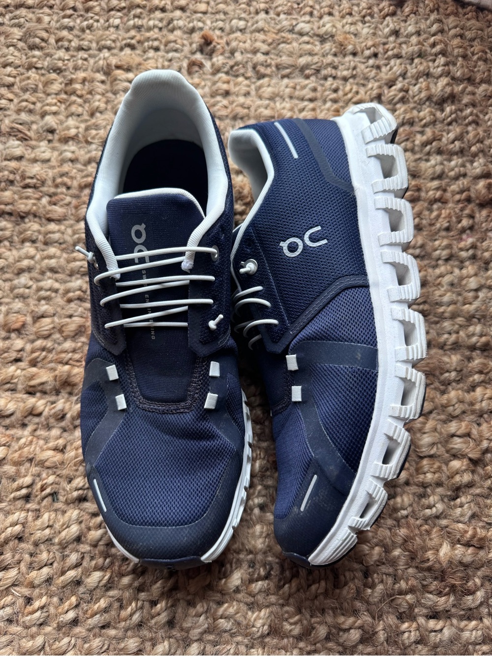 Men's On Cloud 6 Athletic Running Shoes in Navy and White